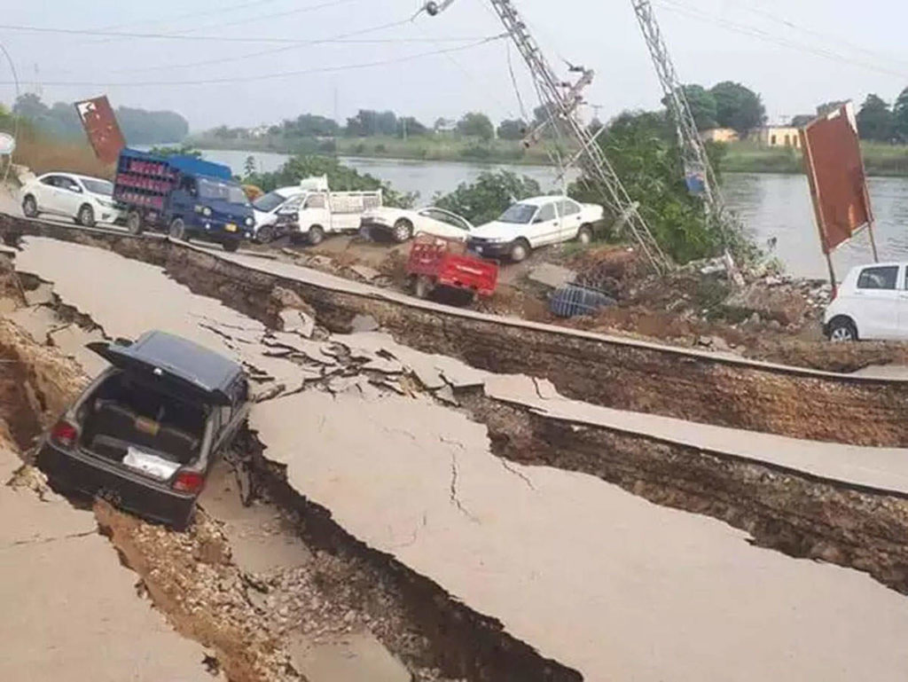 powerful earthquake struck-pok badly damaged house shops many lost their lives