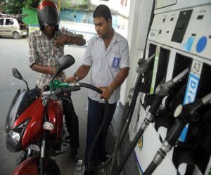 Petrol and diesel may be cheaper by up to 4 rupees despite the increase in Excise Duty, the report reveals