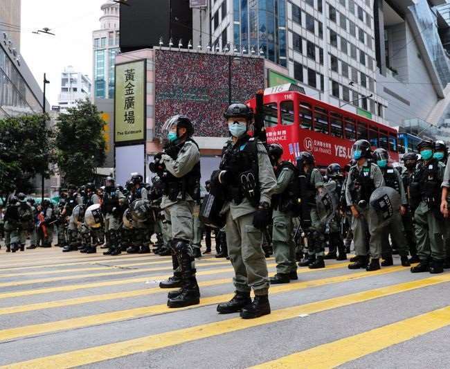 Hong Kong protesters again threaten to extradite China, Dragon signs