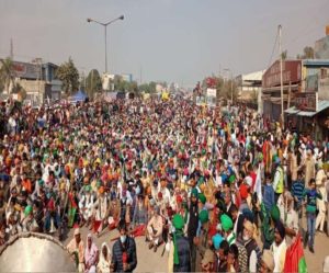 LIVE Kisan Andolan: Farmers change strategy on Singhu border, remove barricades of cement and erect tractors