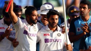 Ajinkya-Rahane-turns-the-disaster-stricken