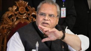 Why is Governor Satyapal Malik willing to step down for the post of farmers