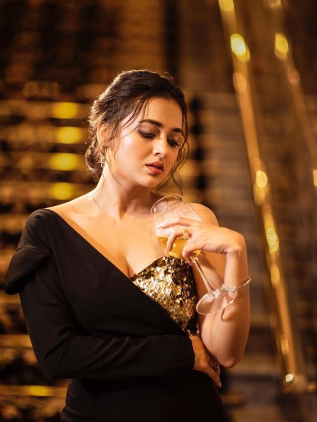 Tejasswi Prakash New Glamorous Appearance