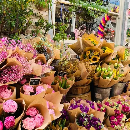 The Power of Congratulatory Flower Stands Commemorating Life's Milestones